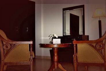 His Majesty S Hotel And Apartments