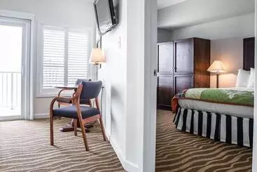 Island Inn & Suites, Ascend Hotel Collection