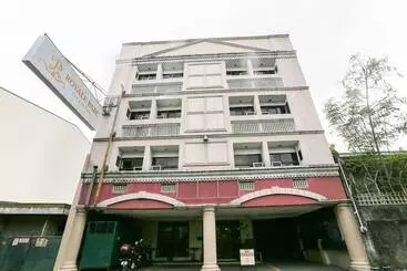 בית מלון כפרי Royale Parc Inn & Suites