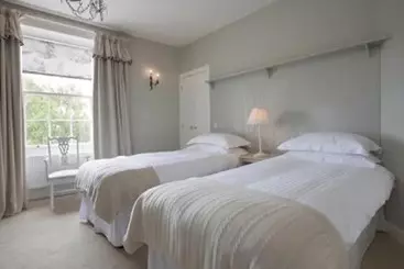 هتل The Bridge Inn