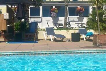 בית מלון כפרי The Cimon