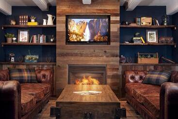 בית מלון כפרי Basecamp Tahoe South