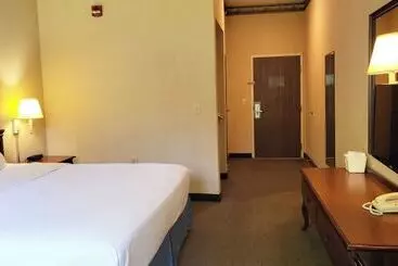 Magnuson Hotel West Liberty