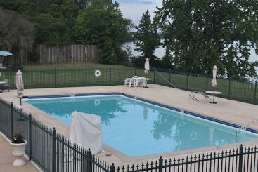 酒店 Super 8 By Wyndham Riverside Al