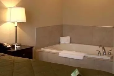 ホテル Evansville Inn & Suites By Oyo