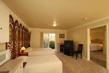 ホテル Monterey Fireside Lodge