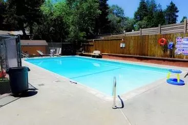 ホテル Sleepy Hollow Cabins And