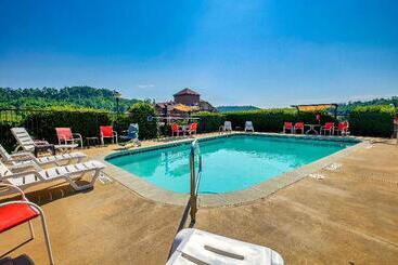 Мотель Red Roof Inn Helen