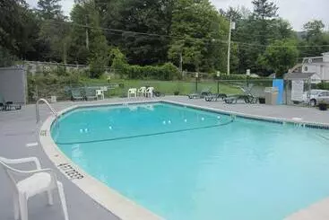 מוטל Howard Johnson By Wyndham Lake George