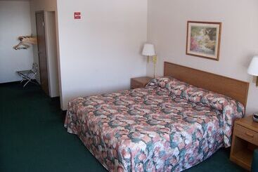 فندق Budget Host Inn & Suites North Branch