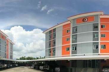 ホテル Dhanakarn D4