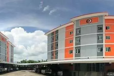 Hotelli Dhanakarn D4