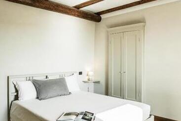 Pensjonat La Casa Di Roby 2 Studio La Morra, Con Piscina