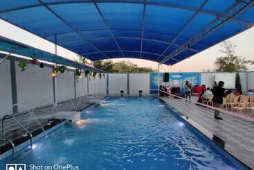 Vadpadraka Hotel And Resort