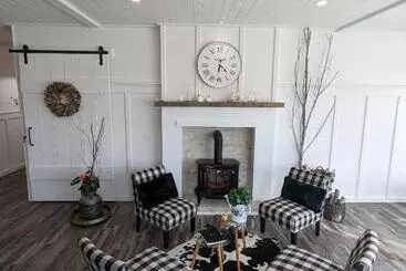 Autumn Lane, Modern Farmhouse Style B&b With Stunning Lakeviews