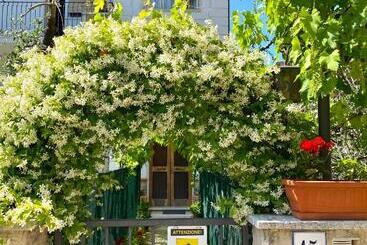 Pansiyon Casa Vacanza Lilia Vicino La Stazione E Caserma
