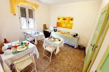ベッドアンドブレックファースト Il Girasole ...at Andorus  House