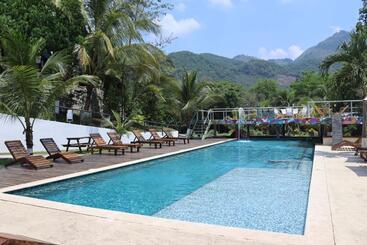 پانسیون Greengos