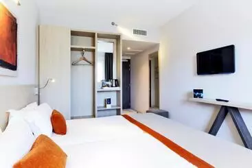 Отель Kyriad Prestige Vannes Centre  Palais Des Arts