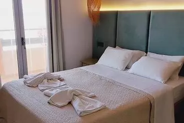 Hotell Ninos On The Beach