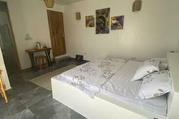 Hotel Peanut And Butter Guesthouse And Bistro