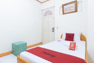 בית מלון כפרי Reddoorz @ Malibu Room Bf International Las Pinas