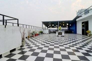 Hotel Treebo Rejoice 52   3km From Huda City Metro Station