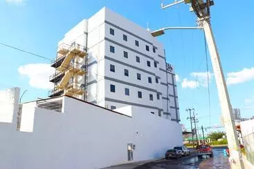 هتل Bugari Aeropuerto Guadalajara