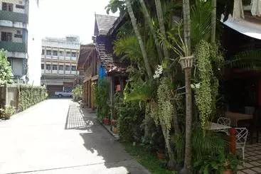 Отель Tawan Court