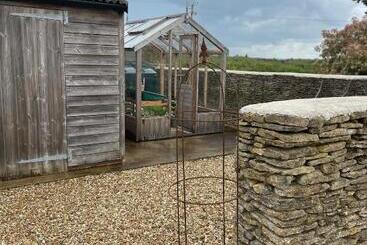 Bed and Breakfast Field End House Strawberry Lane Meysey Hampton