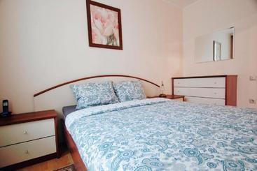 آپارتمان‌های توریست‌ها Apartment At Frunzenskaya