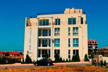 هتل Golden Eye Residence