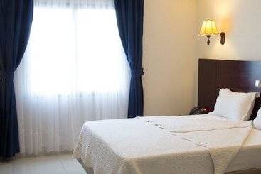 هتل Hôtel La Rose Blanche Korhogo