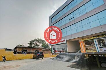 Fabhotel Penthouse   A K Dev Road