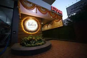 هتل The Oaks Comforts