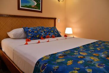 هتل West Bay Lodge