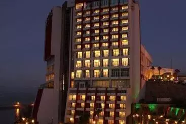 Hotelli Sky Tower Deluxe