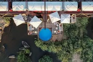 Hotelli Kruger Shalati   Train On The Bridge & Garden Suites