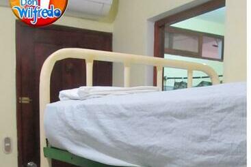 پانسیون Ac Room 4 Persons Hospedaje Don Wilfredo