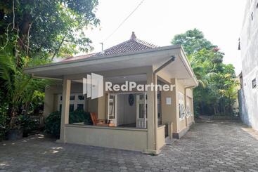 호텔 Villa Dora Jogja Near Malioboro Area Mitra Reddoorz