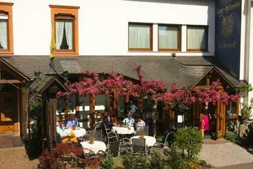 Hotelli Weinhaus Burg Schneider