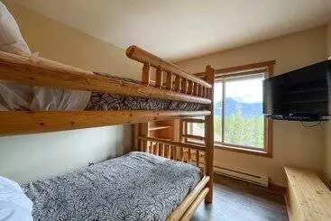 Hotel Whispering Pines