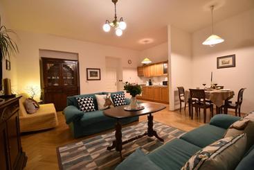 آپارتمان‌های توریست‌ها Cozy Flat By The Astronomical Clock