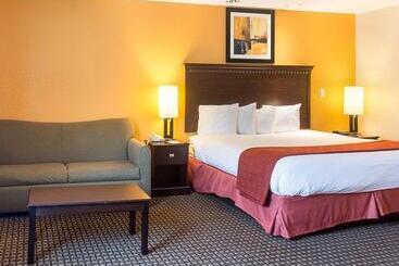 Отель Quality Inn & Suites Quantico