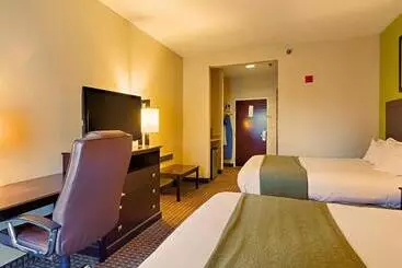 Отель Quality Inn & Suites Quantico