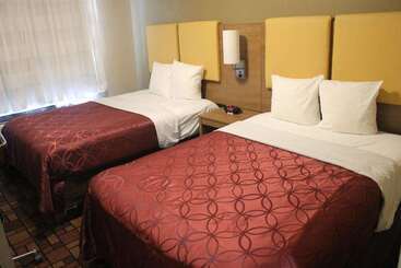 هتل Days Inn By Wyndham Brooklyn Borough Park