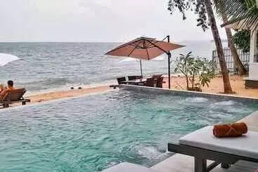 בית מלון כפרי The Cosy Maenam Beach Resort