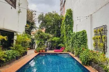 בית מלון כפרי Birdcage Boutique