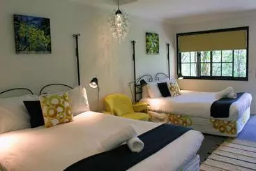 Отель Cedar Creek Lodges