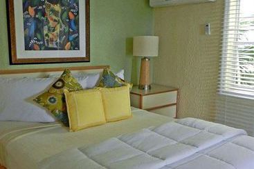 Flamboyan On The Bay Resort & Villas